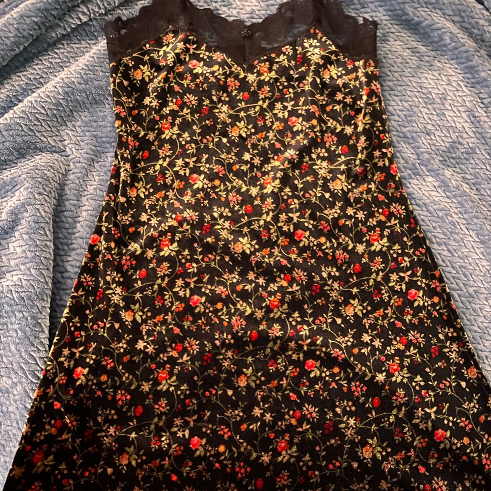 Only Hearts floral with black background lounging short gown.